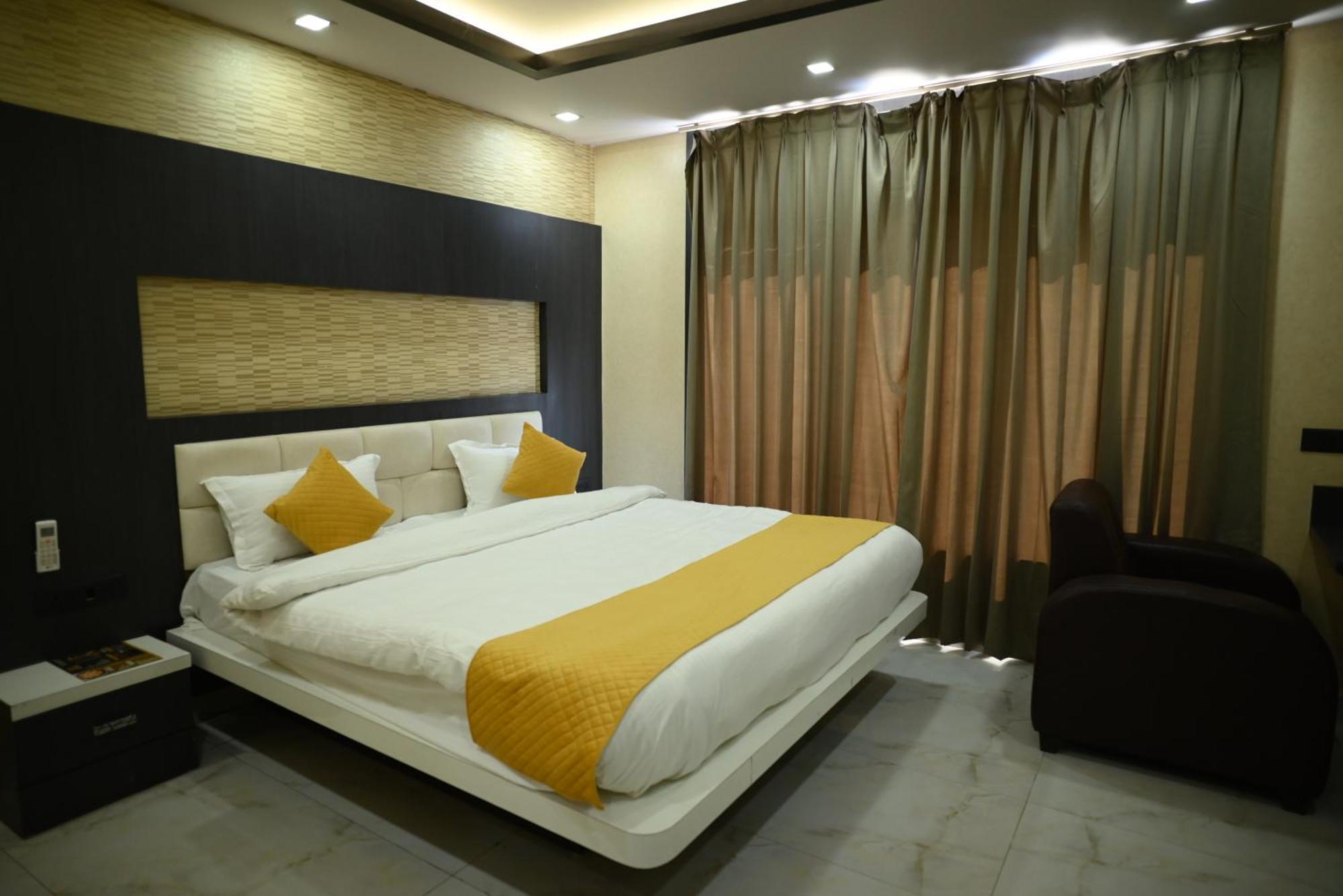 Kings Inn Hotel Ранчи Экстерьер фото
