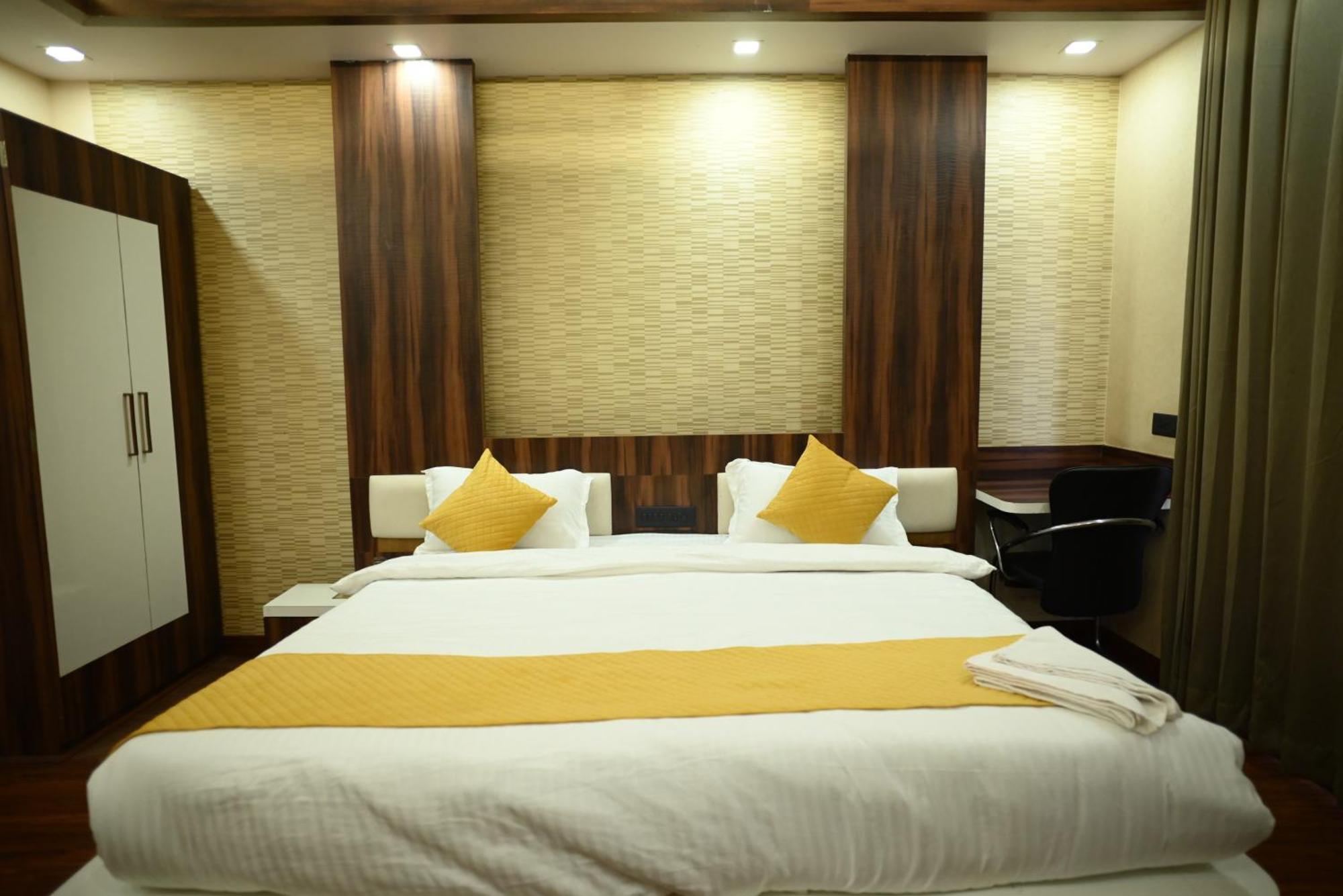 Kings Inn Hotel Ранчи Экстерьер фото